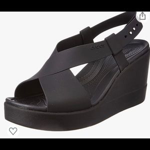 Crocs size 9 platform sandals